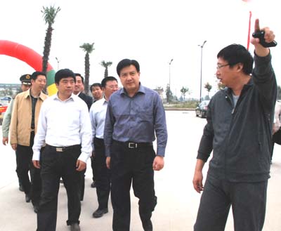 陈红红李东成等分赴各地检查安全生产并慰问一线工人