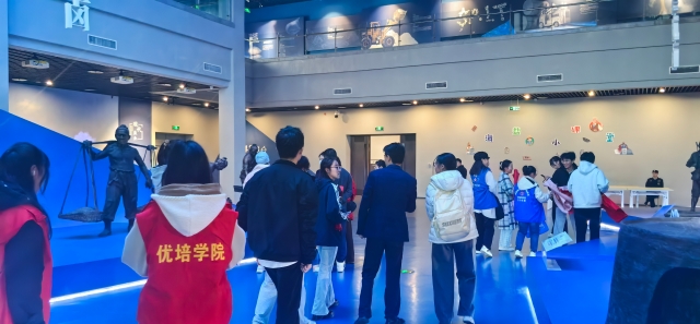 五星街道范公路社区开展“盐途寻味 融伴成长”主题参观活动