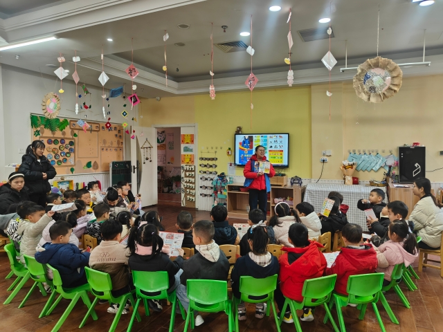 东亭湖街道：安全知识进校园 童趣课堂护成长