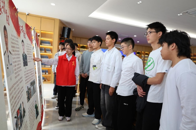 区图书馆、盐城海警局亭湖工作站、亭湖初级中学团委联合主办“筑牢国家安全防线共建和谐书香社会”——国家安全知识主题系列活动