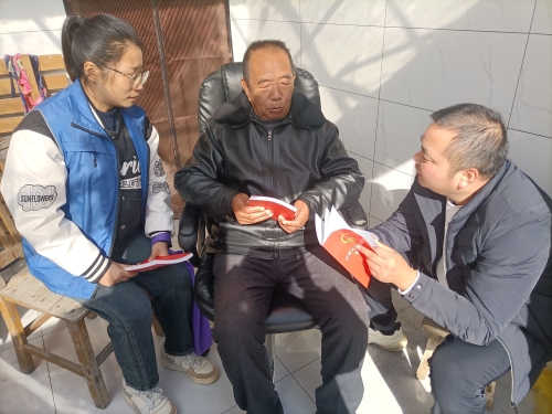 毓龙街道海龙路社区组织开展入户普法行动