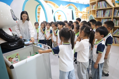 区图书馆：沉浸式研学点亮童心 非遗手作浸润书香