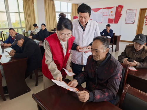 盐东镇东南村：科普宣传保健康