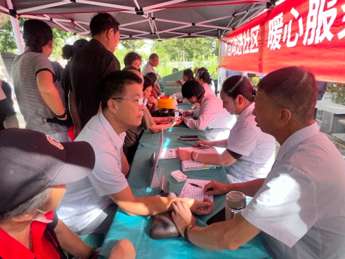 文峰街道盐马路社区：义诊送健康 服务暖民心