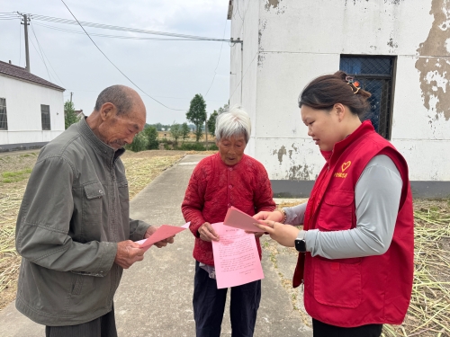 便仓镇思源村：关爱老年生活 守护平安晚年