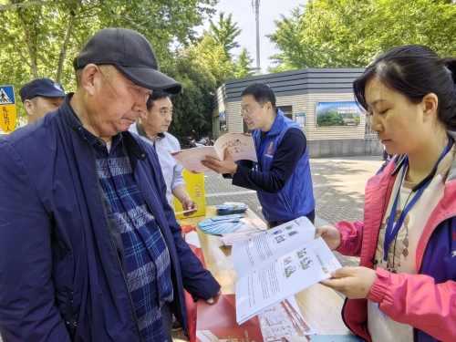 大洋街道毓龙公园社区组织开展“学习民法典 践行人民至上理念 维护群众合法权益”宣传活动