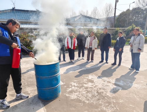 以练促防，安全护航！黄尖镇新同社区开展灭火器实操培训