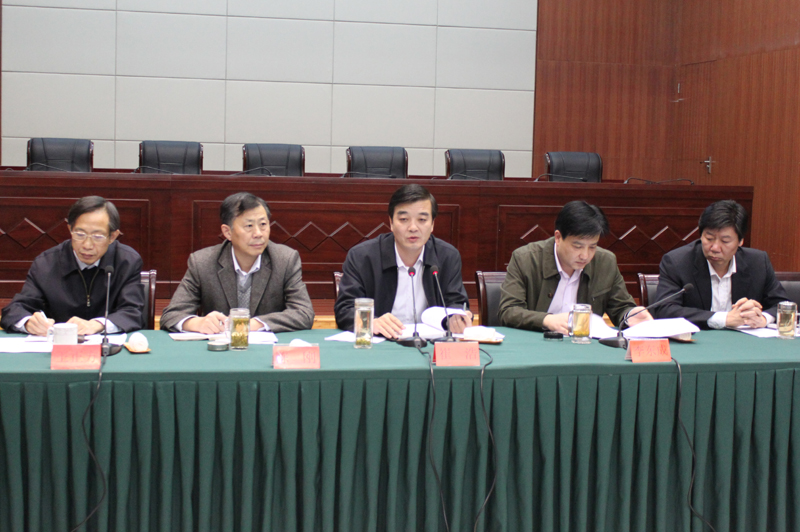 崔浩主持召开区四套班子会议
