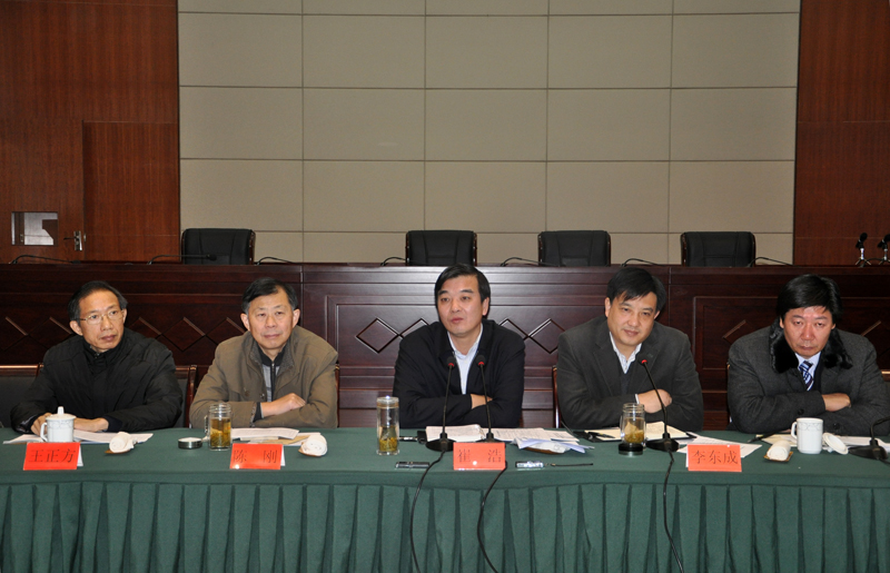 区委书记崔浩主持召开区四套班子会议