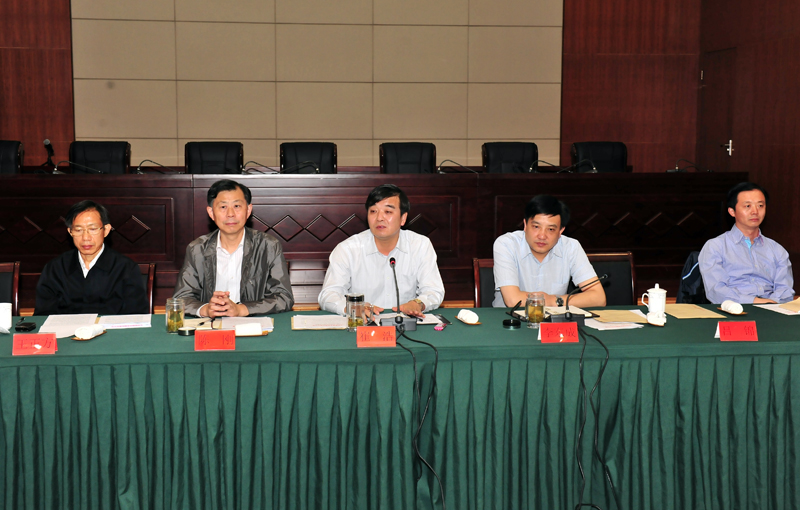 崔浩主持召开区四套班子会议