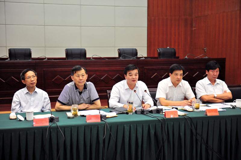 崔浩主持召开区委常委扩大会议